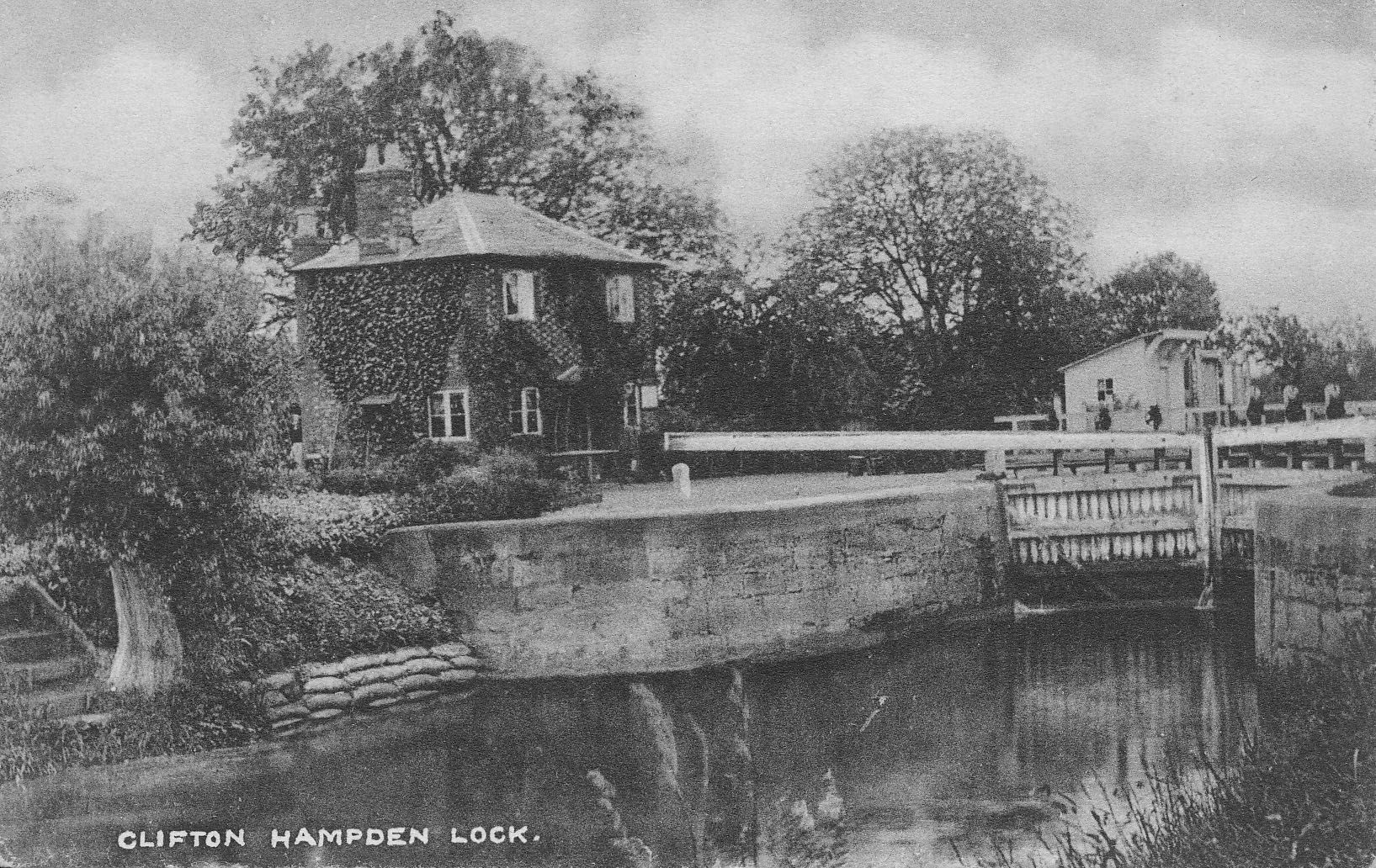 Clifton Hampden Lock