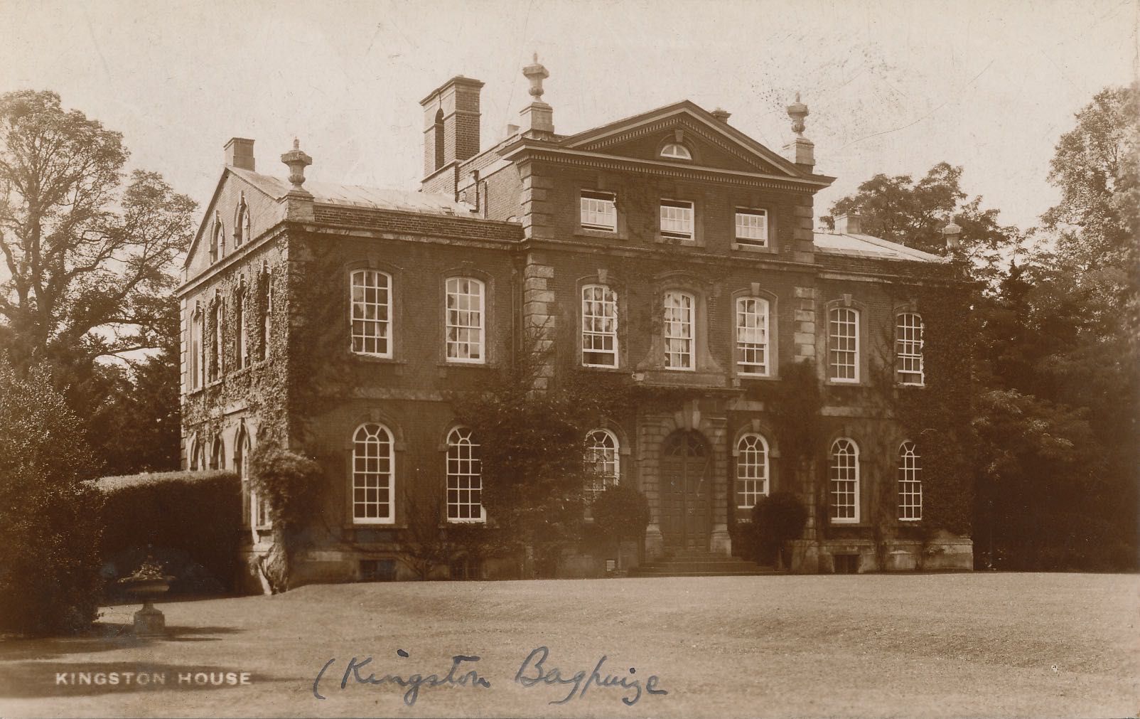 Kingston Bagpuize House - rear