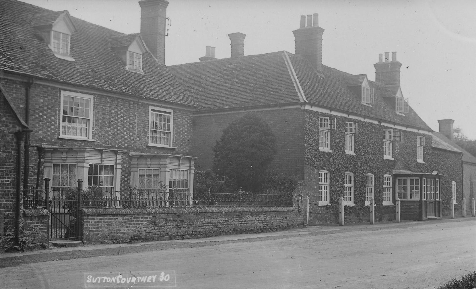 High Street + Sutton Courtenay House