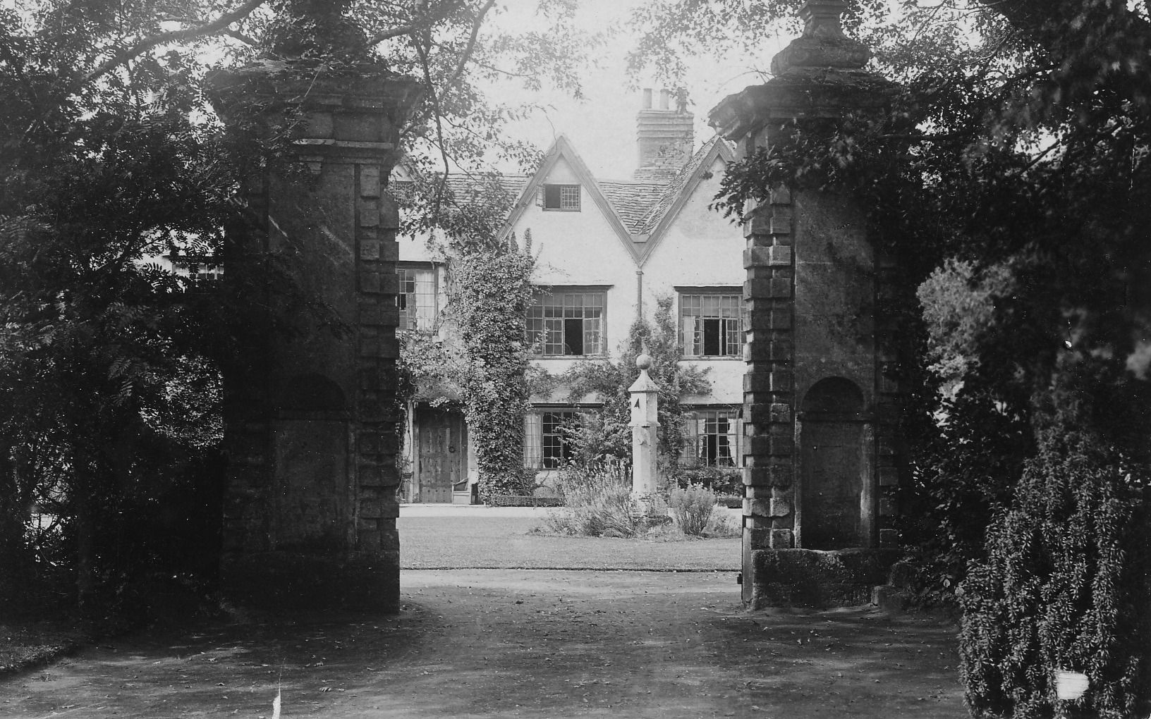 Sutton Courtenay Manor