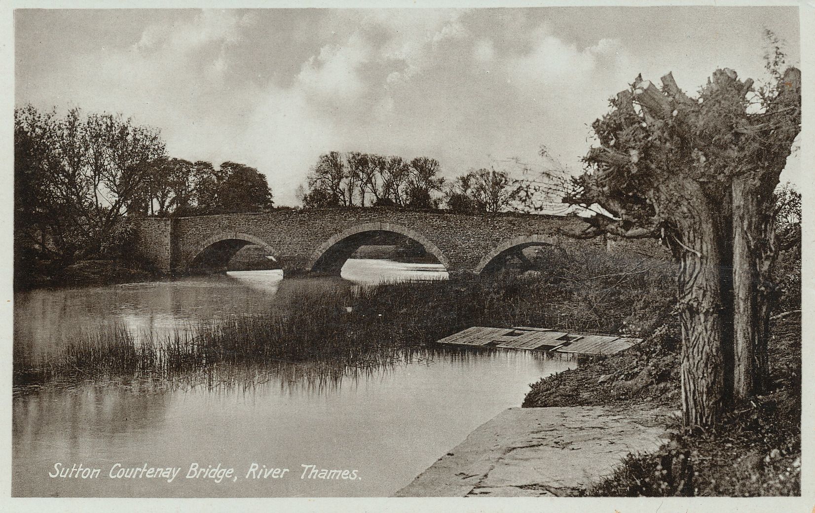 Sutton Bridge - Approach to Village over Thames