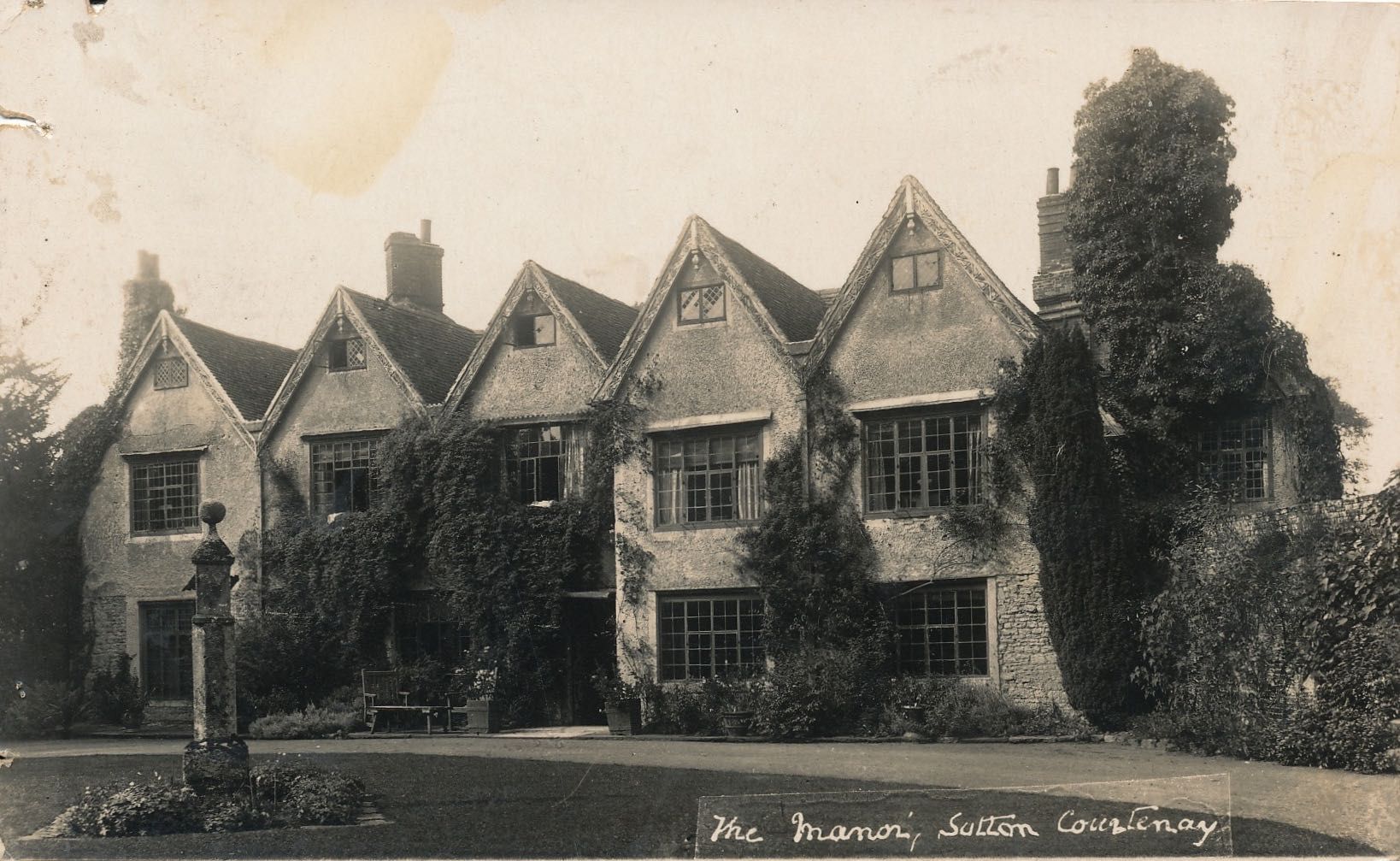 Sutton Courtenay Manor